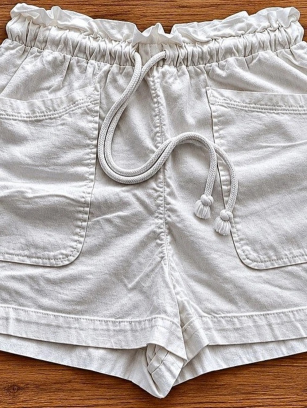 Universal Thread White High Waist Shorts Size Medium Like New